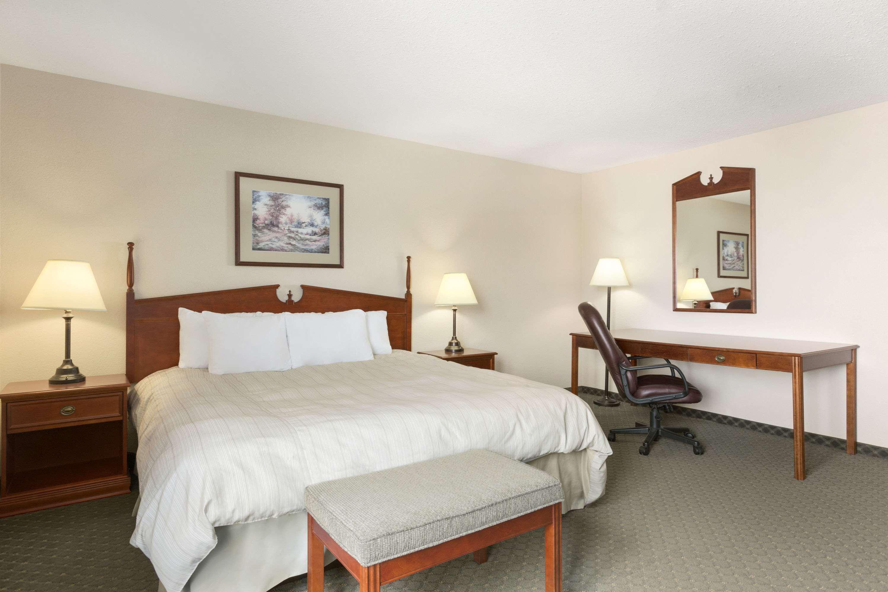 Days Inn & Suites By Wyndham Winkler Exterior foto